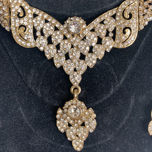 Beautiful Indian stone studded bridal 4pc set - Picture 4 of 6